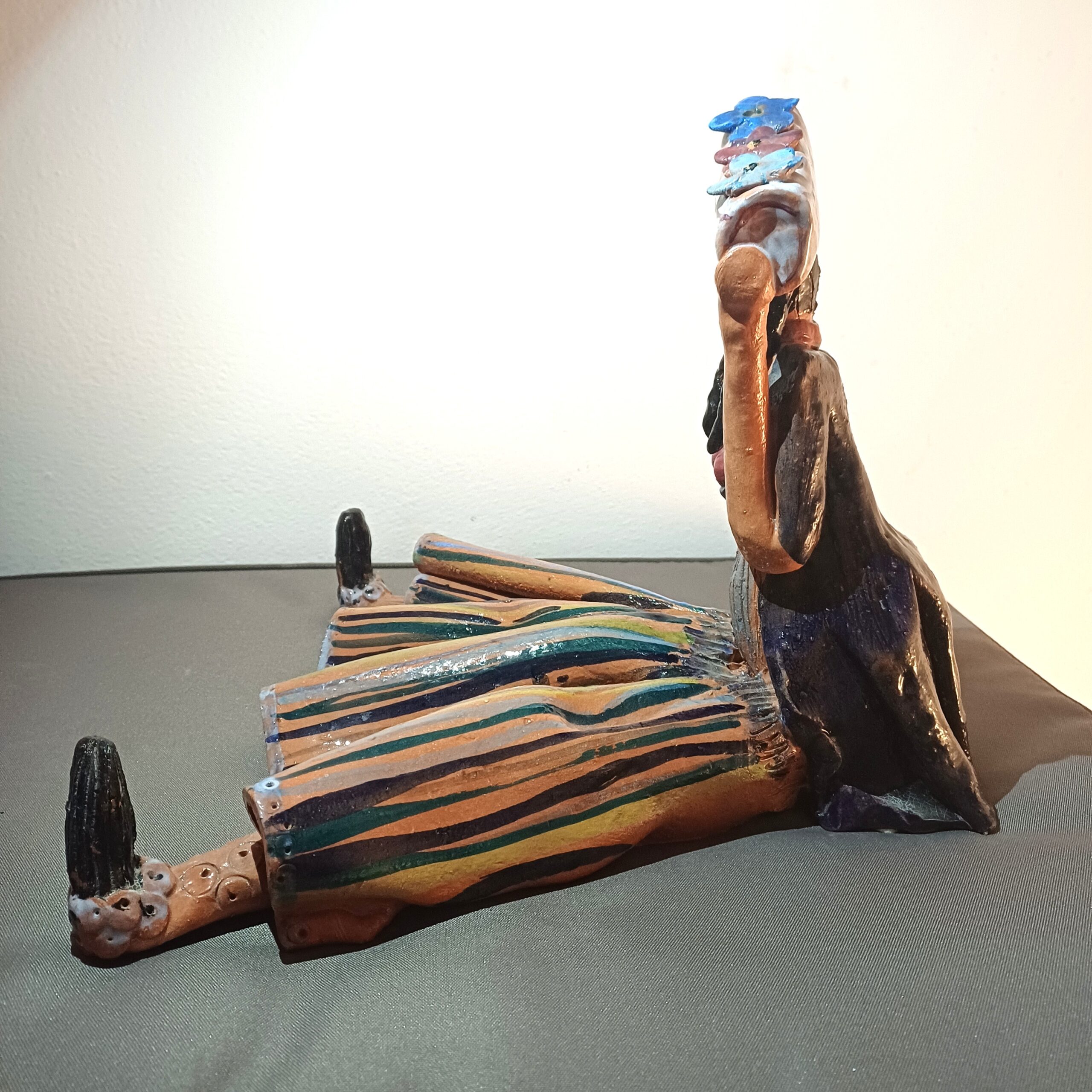 Scultura Ceramica Bassano Firmata Morlin G. Ragazza con Cesto Vintage Art Italy - immagine 5