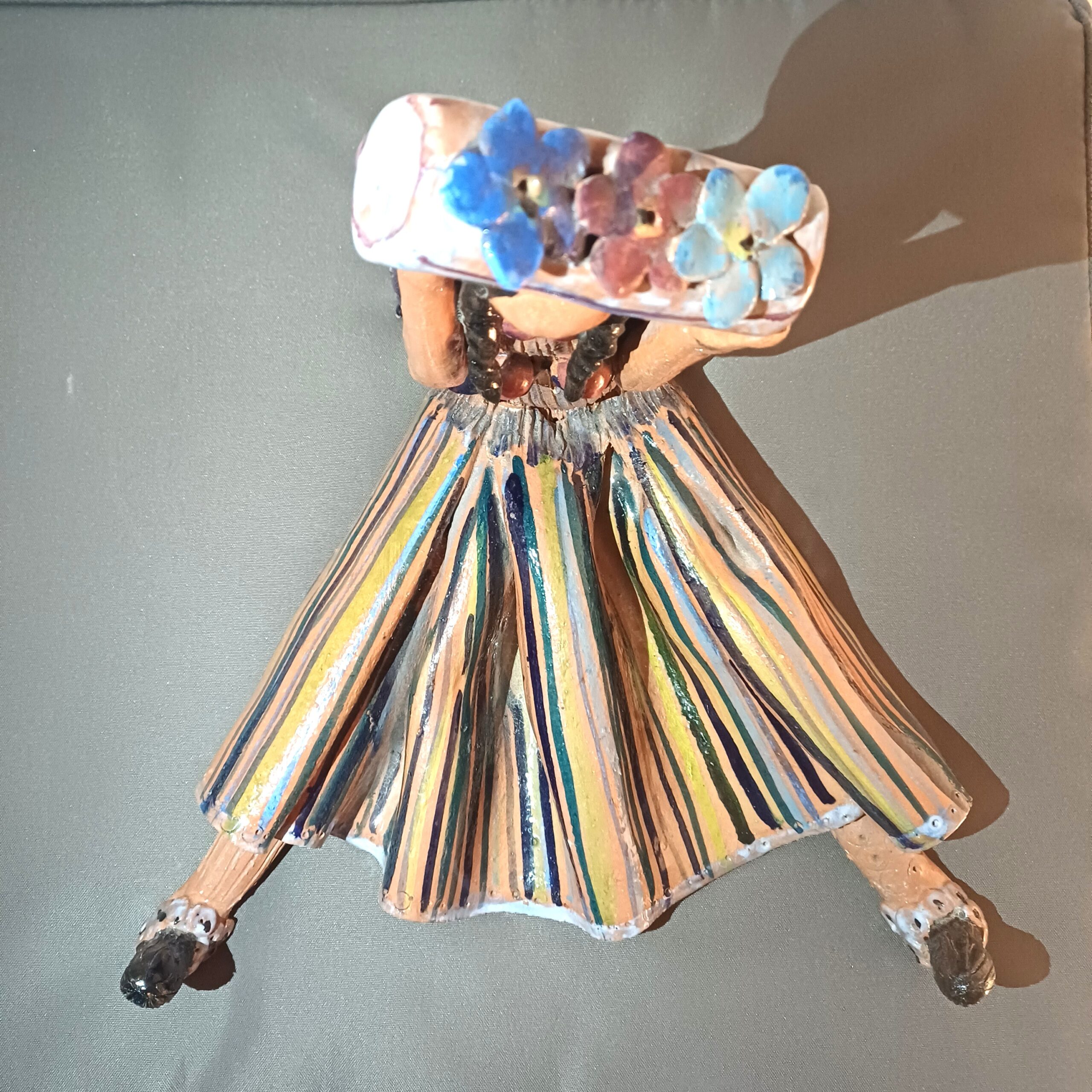 Scultura Ceramica Bassano Firmata Morlin G. Ragazza con Cesto Vintage Art Italy - immagine 9